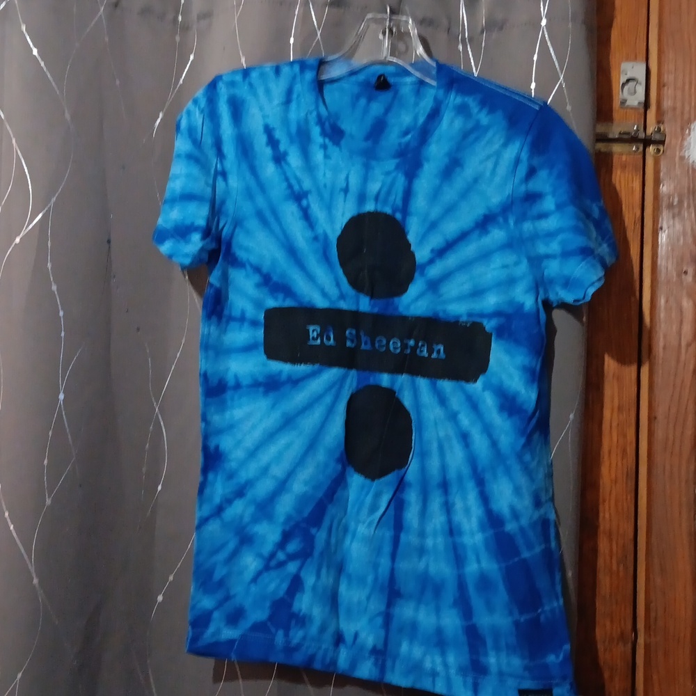 Ed sheeran S concert tee divide tour blue and white tie dye crew neck tee